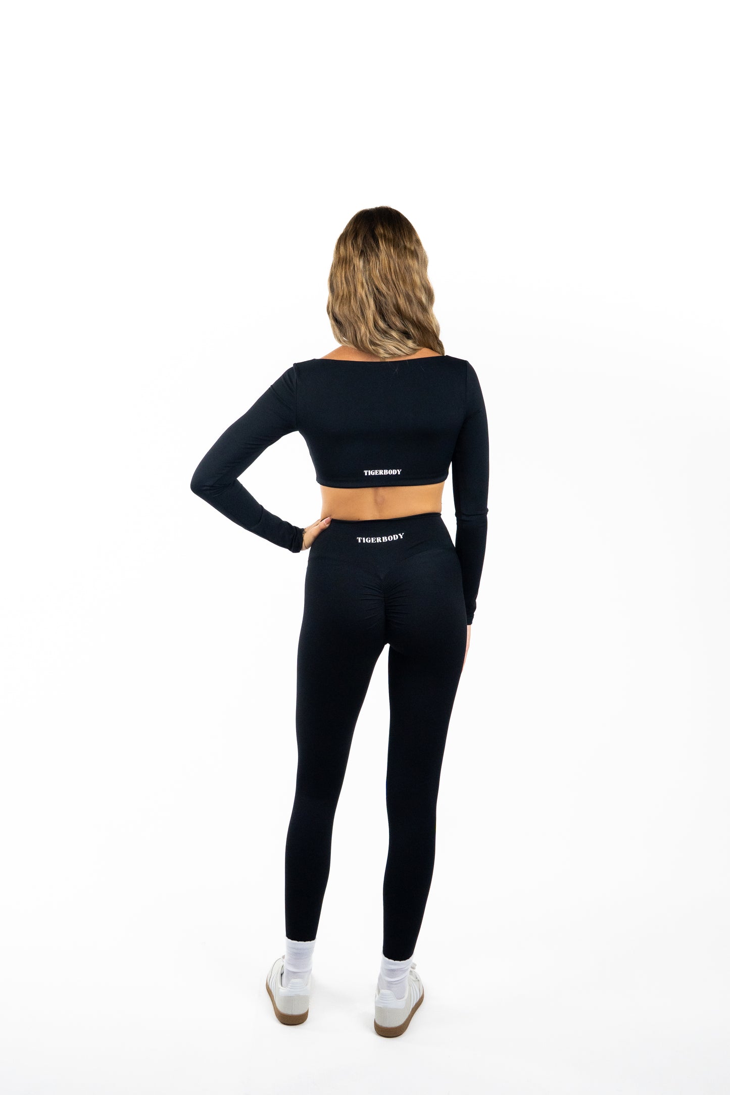Studio Essential Long Sleeve Top - Noir